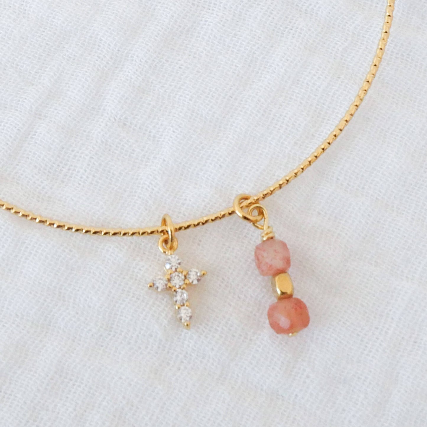 Jonc Siny or avec pendentif croix et pierre du soleil